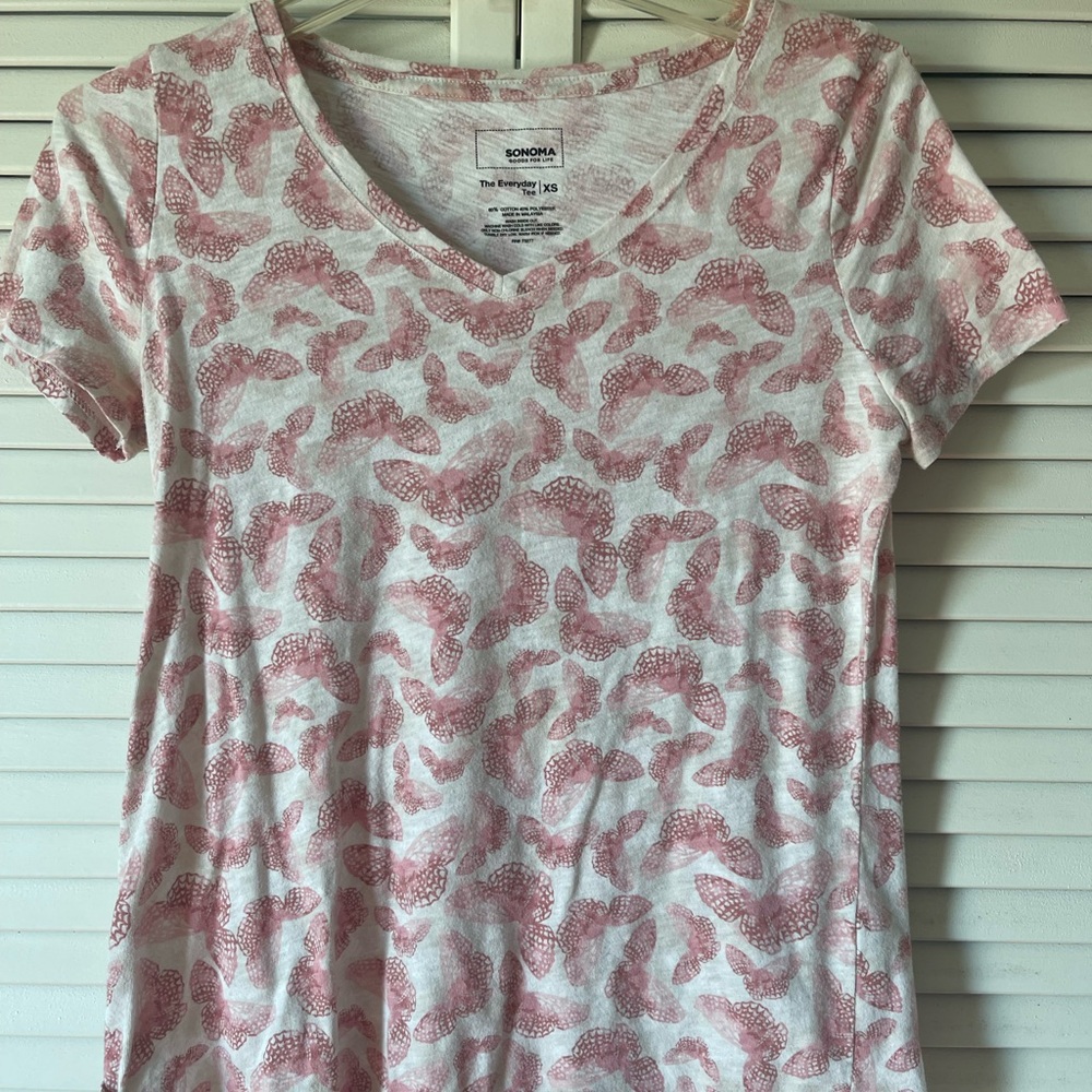 Sonoma White V-Neck Tee with Pink Paisley Motif